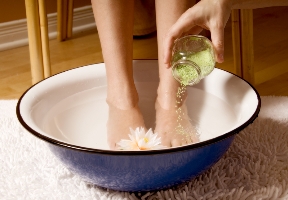 Beauty benefits of used tea and tea bag3