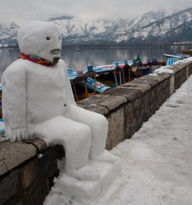 snowman-building 'anti-Islamic' 4