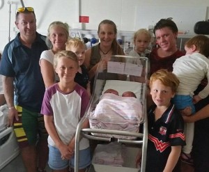 woman-reaches-delivers-twin-babies-caesarean10