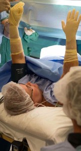 woman-reaches-delivers-twin-babies-caesarean8
